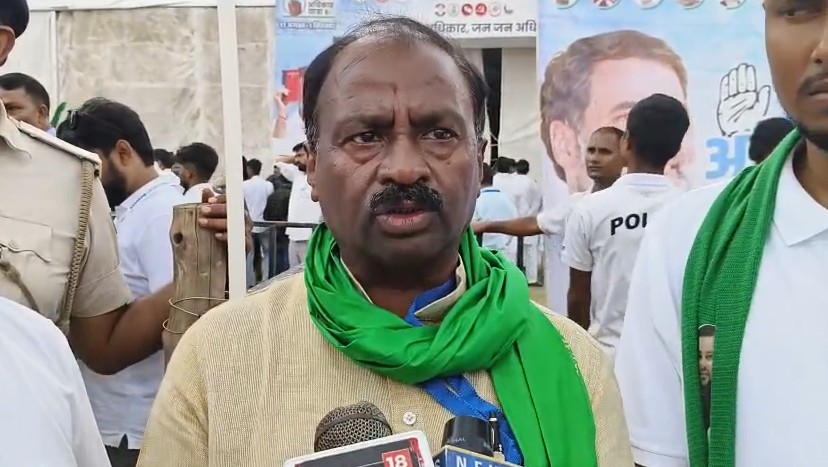 सासाराम में RJD नेता शिवचंद्र राम ने चुनाव आयोग व BJP पर दलित वोटों को प्रभावित करने का लगाया आरोप