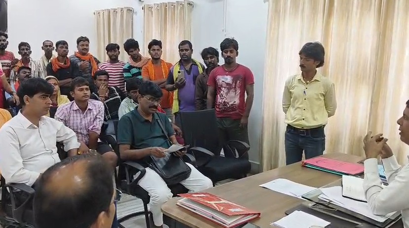 सासाराम नगर निगम के सफाई कर्मी गए अनिश्चितकालीन हड़ताल पर