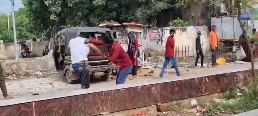 सासाराम रेलवे स्टेशन परिसर में दिनदहाड़े मारपीट, वायरल वीडियो से उठा सुरक्षा पर सवाल