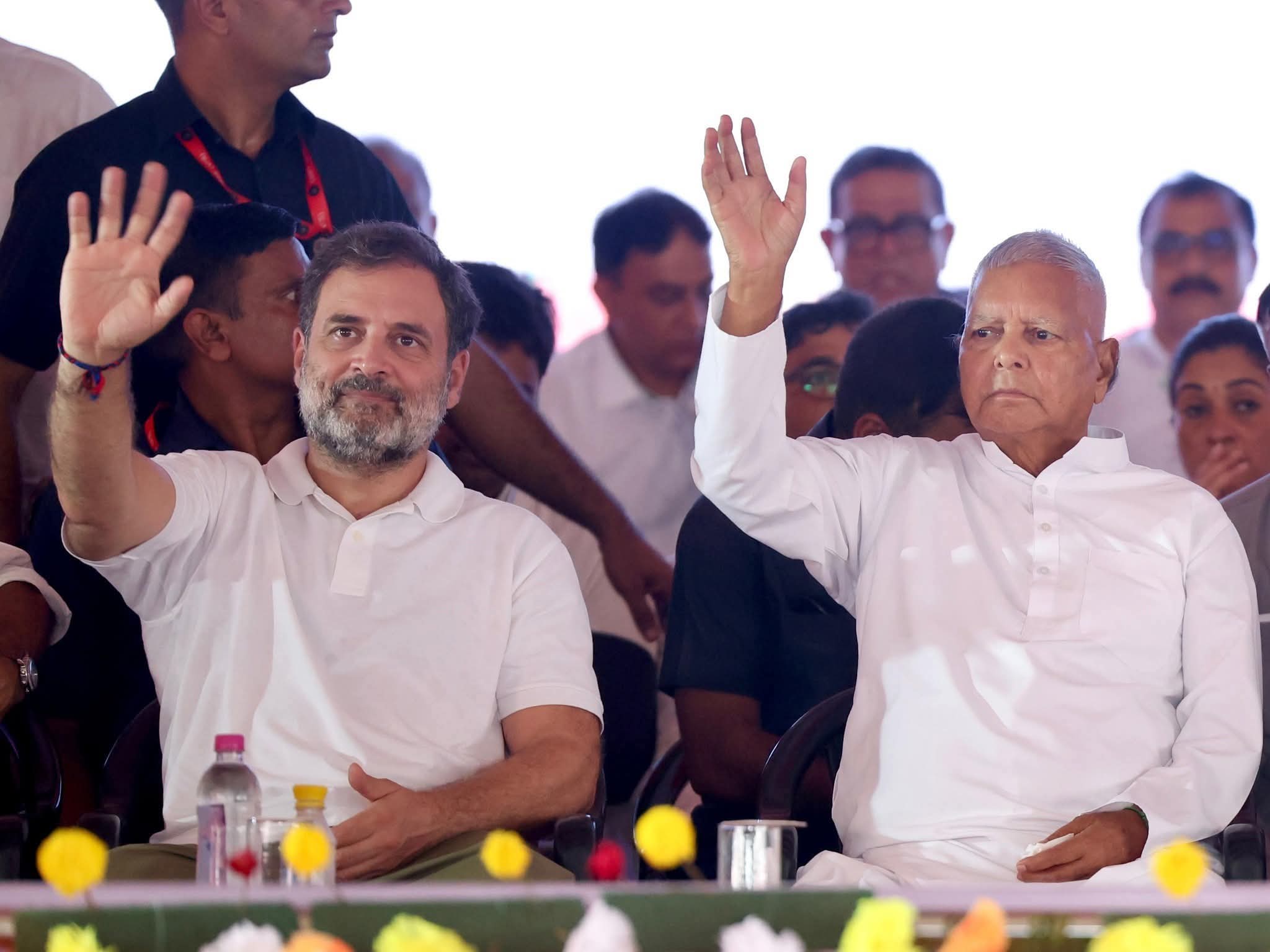 रोहतास से शुरू हुई महागठबंधन की वोटर अधिकार यात्रा, नेताओं की हुंकार और जनसैलाब ने दिया बदलाव का संदेश