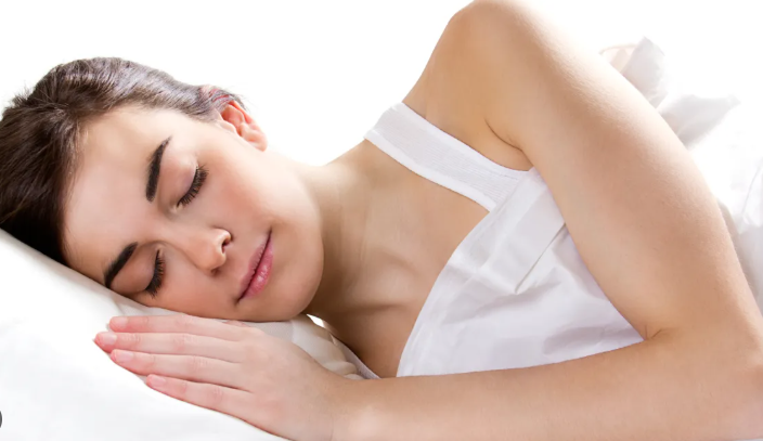 Heartburn और Digestion: क्या सोने की गलत पोजीशन बढ़ा सकती है सीने में जलन? जानें सही तरीका 1 sleep in left side