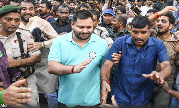 Tejashwi Yadav Detained: राजभवन मार्च के दौरान तेजस्वी यादव हिरासत में, RJD का बड़ा प्रदर्शन 1 tejaswi yadav
