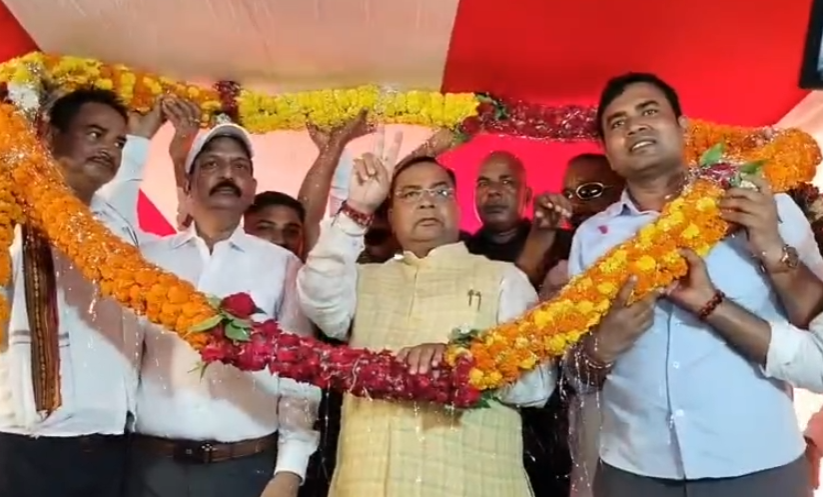 रेवंत रेड्डी के बयान पर भड़के बिहार सरकार के मंत्री, बोले- बिहारी को अपशब्द कहना चांद पर थूकने जैसा 7 रेवंत रेड्डी के बयान पर भड़के बिहार सरकार के मंत्री, बोले- बिहारी को अपशब्द कहना चांद पर थूकने जैसा