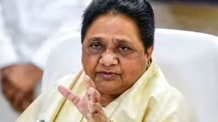 mayawati का परिवार को लेकर बड़ा फैसला, आकाश और दीपिका को जिम्मेदारी नहीं; ईशान को लेकर भी चेतावनी 3 mayawati का परिवार को लेकर बड़ा फैसला, आकाश और दीपिका को जिम्मेदारी नहीं; ईशान को लेकर भी चेतावनी