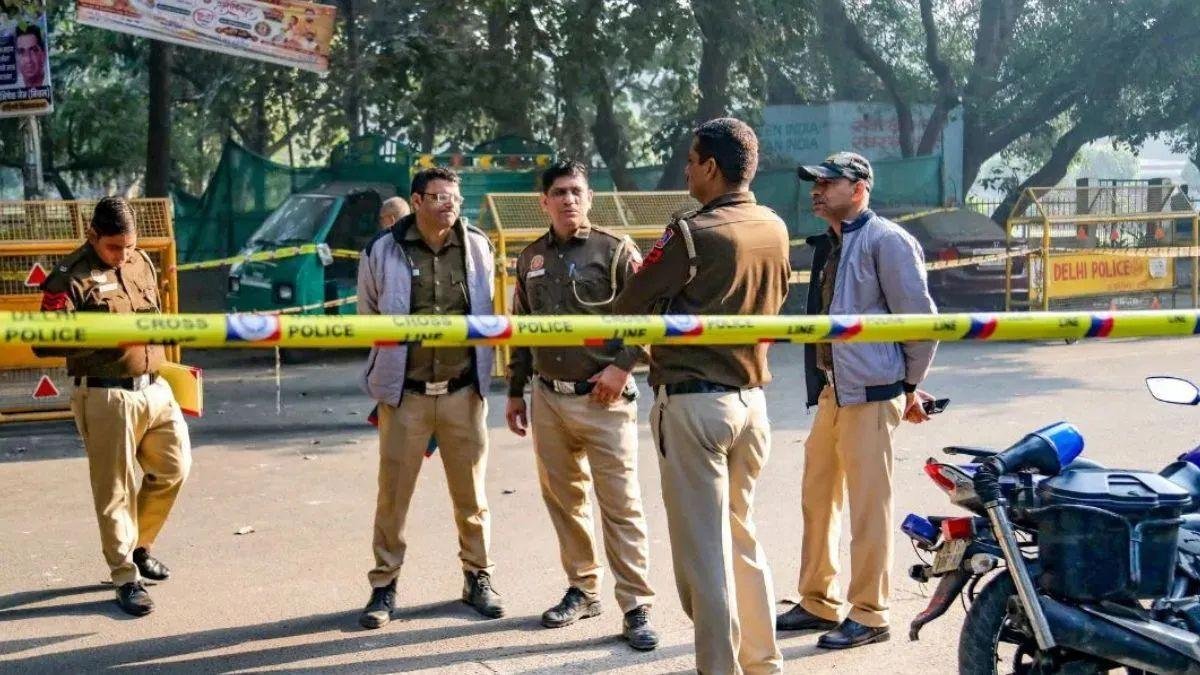 दिल्ली में नाबालिगों से रेप और गैंगरेप के दो मामले, पुलिस की कार्रवाई तेज 1 दिल्ली में नाबालिगों से रेप और गैंगरेप के दो मामले, पुलिस की कार्रवाई तेज