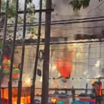 Ghaziabad Fire: इंदिरापुरम में इंस्टामार्ट के गोदाम में भीषण आग, पास की दुकान भी चपेट में 9 Screenshot 2026 10 01 180612