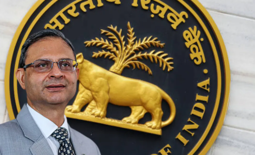 RBI Governor Sanjay Malhotra वित्तीय जोखिमों पर संबोधित करते हुए