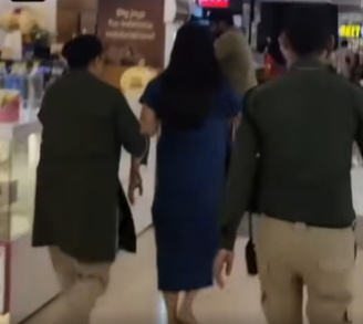 Noida News: DLF मॉल में एक महिला पर घी और रिफाइंड तेल चोरी का आरोप, वीडियो वायरल होने का दावा 1 नोएडा के एक स्टोर में महिला पर चोरी का आरोप