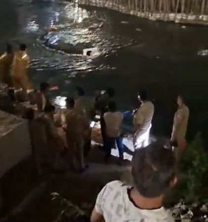 नोएडा में नाले में कूदा युवक, तलाश जारी 1 नोएडा में नाले में कूदा युवक, तलाश जारी