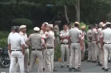 दिल्ली में CJP प्रदर्शन को लेकर कड़ी सुरक्षा, 45 मेट्रो स्टेशन बंद 1 दिल्ली के जंतर-मंतर पर CJP प्रदर्शन से पहले सुरक्षा व्यवस्था