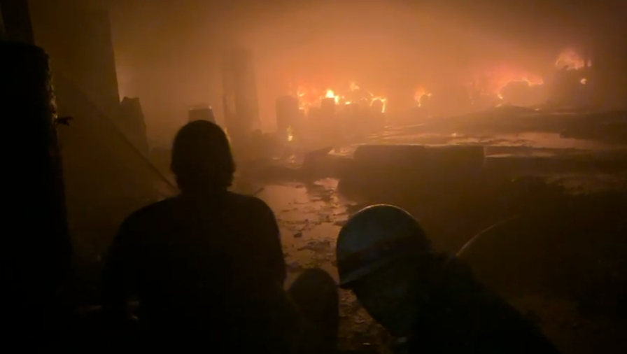 Ghaziabad Fire: गाजियाबाद की केमिकल फैक्ट्री में भीषण आग, 10 दमकल गाड़ियां मौके पर 1 Ghaziabad Fire: गाजियाबाद की केमिकल फैक्ट्री में भीषण आग, 10 दमकल गाड़ियां मौके पर