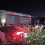 रतलाम में रेलवे ट्रैक पर फंसी कार से टकराई ट्रेन, लोको पायलट की सूझबूझ से टला बड़ा हादसा 22 Screenshot 2026 10 16 090057