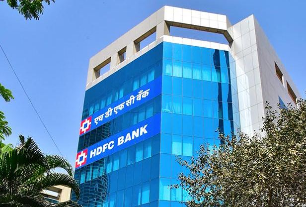 HDFC बैंक का मुनाफा 4.6% बढ़ा, दूसरी तिमाही में ₹19,510 करोड़ का शुद्ध लाभ 1 HDFC बैंक का लोगो और दूसरी तिमाही के वित्तीय नतीजे
