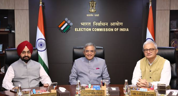 भारत निर्वाचन आयोग में अधिकारियों के बीच मतभेद से जुड़ा मामला