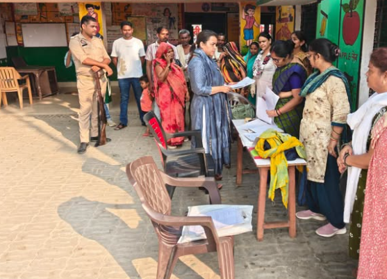 यूपी में वोटर लिस्ट में नाम जुड़वाने का आज मौका, बूथों पर लगे स्पेशल कैंप; जानें कौन-सा फॉर्म भरें
