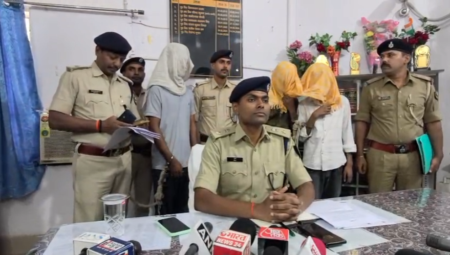 सासाराम के बनरसिया दोहरे हत्याकांड का खुलासा करते रोहतास एसपी मिस्टर राज