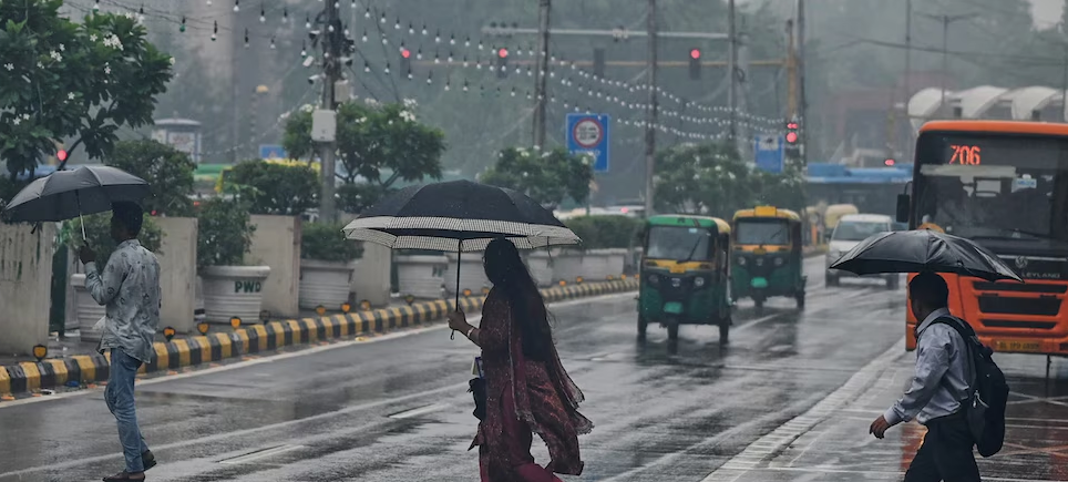 Delhi-NCR Weather: दिल्ली में बारिश का येलो अलर्ट, आंधी और ओलावृष्टि की भी संभावना 2 Delhi-NCR Weather: दिल्ली में बारिश का येलो अलर्ट, आंधी और ओलावृष्टि की भी संभावना