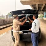 गाजियाबाद में काली फिल्म लगी गाड़ियों पर पुलिस की कार्रवाई, स्टंटबाजों के भी कटे चालान 11 WhatsApp Image 2026 10 16 at 10.05.38 AM