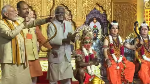 दिल्ली के आईपी एक्सटेंशन में विजयादशमी समारोह को संबोधित करते प्रधानमंत्री नरेंद्र मोदी
