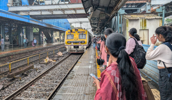 बिहार स्पेशल ट्रेन : छठ और दिवाली पर बिहार जाने वालों के लिए खुशखबरी 1 बिहार स्पेशल ट्रेन 2026 के तहत पटना और झंझारपुर जाने वाली भारतीय रेलवे की यात्री ट्रेन